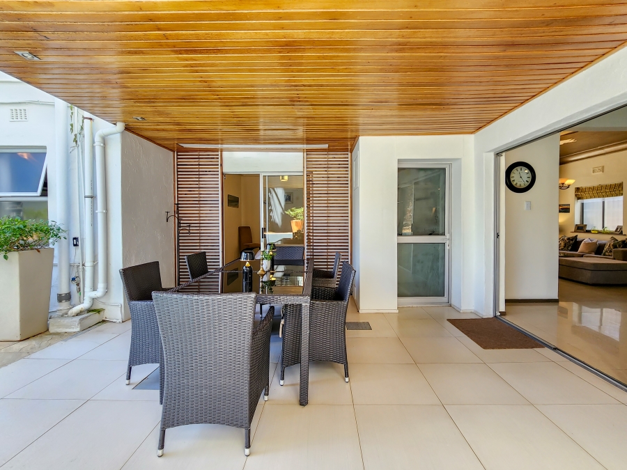 2 Bedroom Property for Sale in Sea Point Western Cape